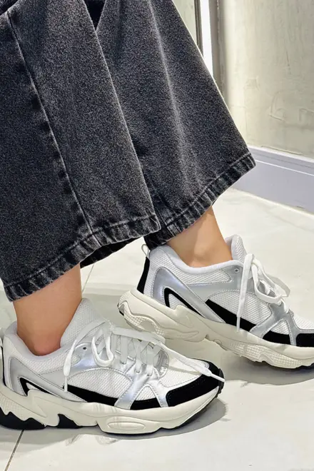 HOLLY SNEAKER